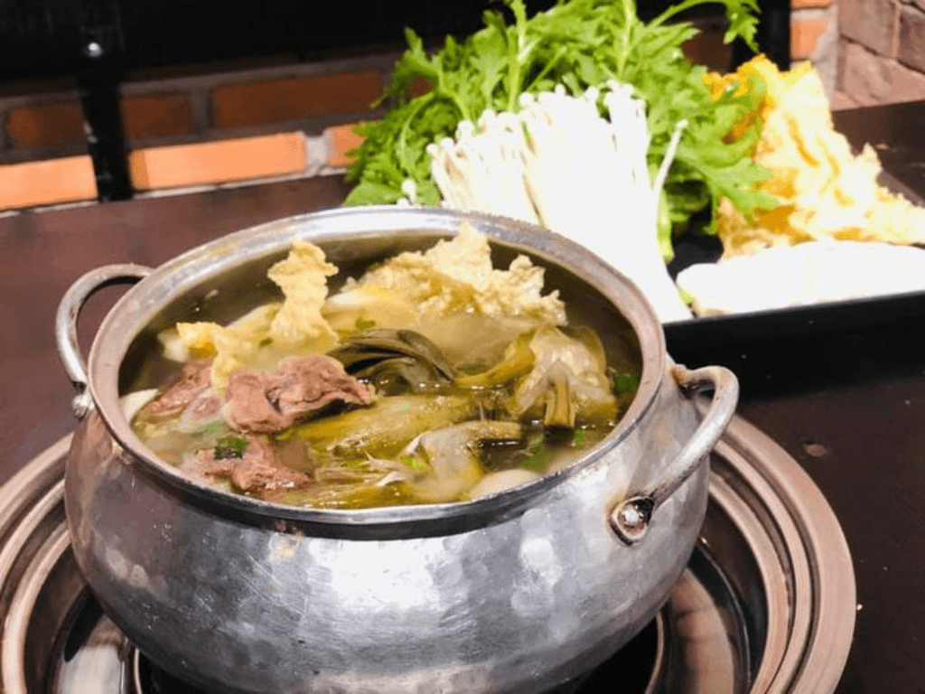 cach-nau-lau-bo-bap-hoa-da-lat-ngon-nhu-dang-ngoi-giua-cho-dem