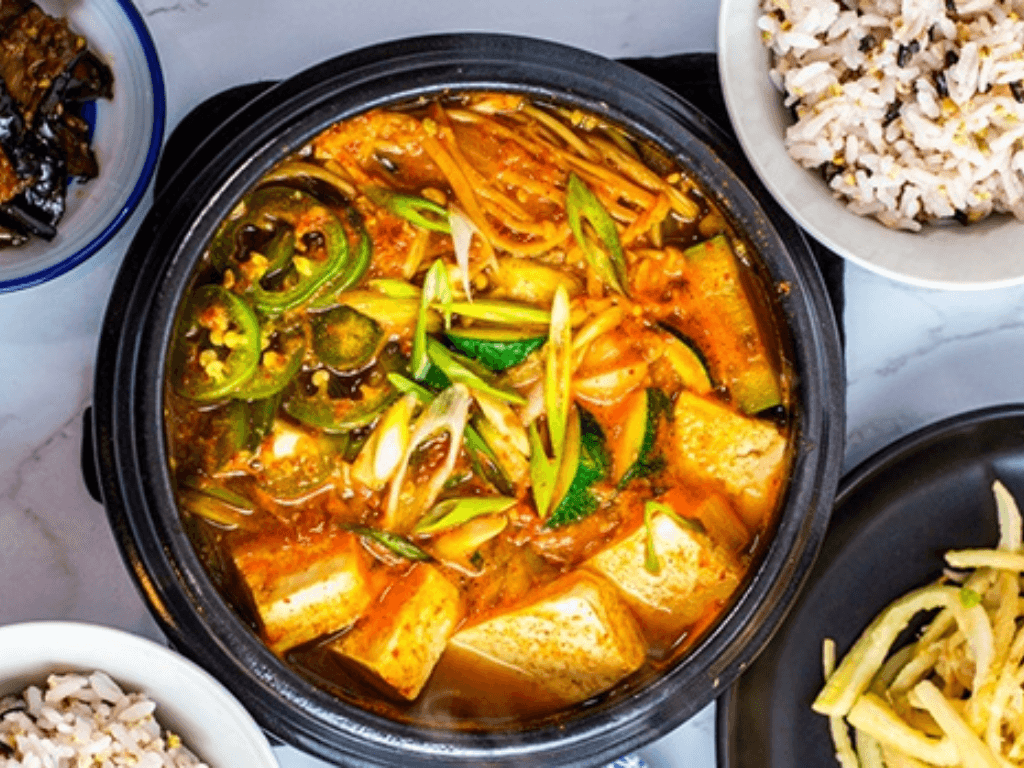 bien-tau-hien-dai-cho-mon-canh-tuong-dau