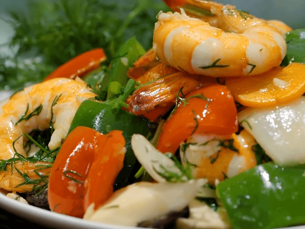 bien-tau-sang-tao-voi-tom-lot-cho-bua-an-them-hap-dan