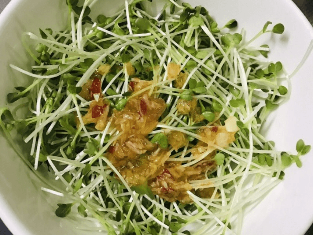 trinh-tu-che-bien-goi-bo-rau-mam