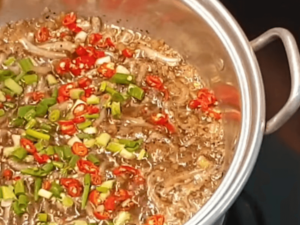 cac-buoc-thuc-hien-mon-ca-com-kho-quet