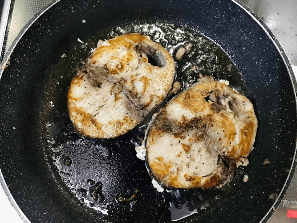 cach-lam-ca-ngu-sot-ca-chua-cay-nong