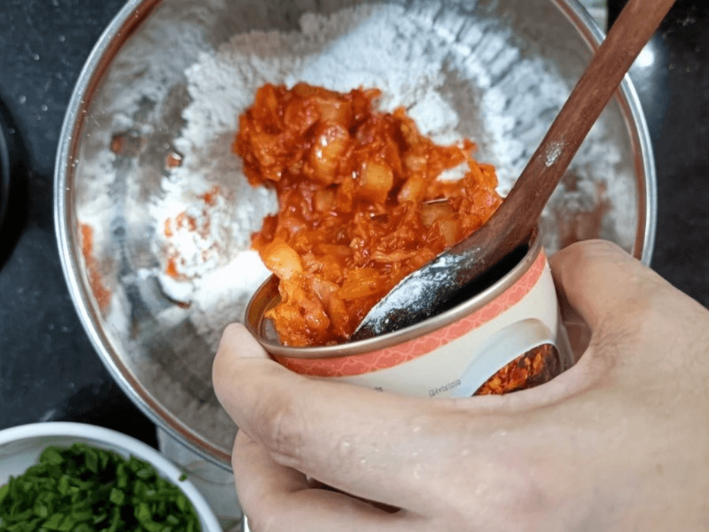 cach-pha-bot-banh-xeo-chuan-gion