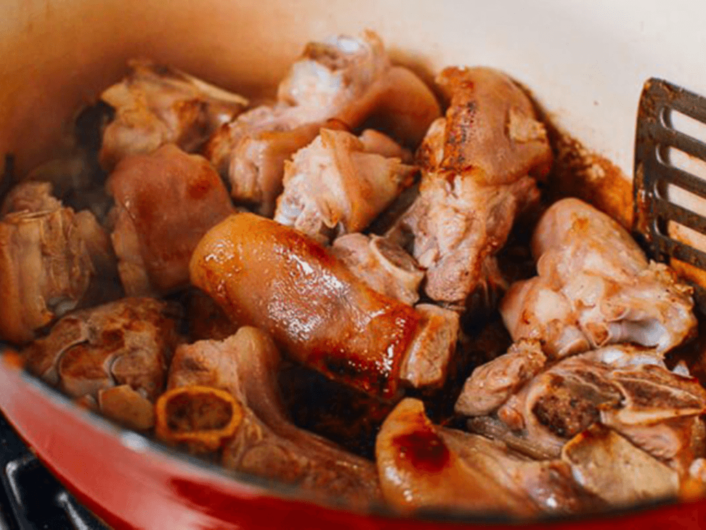 cac-buoc-thuc-hien-mon-thit-chan-gio-kho-tieu