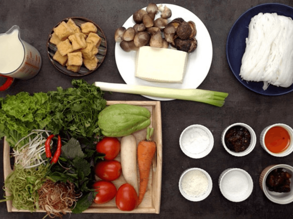 nguyen-lieu-chuan-bi-cho-mon-bun-chay-rau-cu