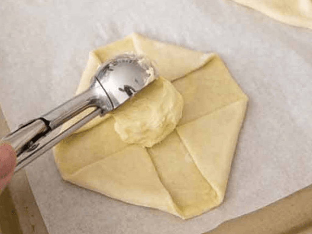 cach-tao-hinh-va-nhoi-nhan-banh-danish