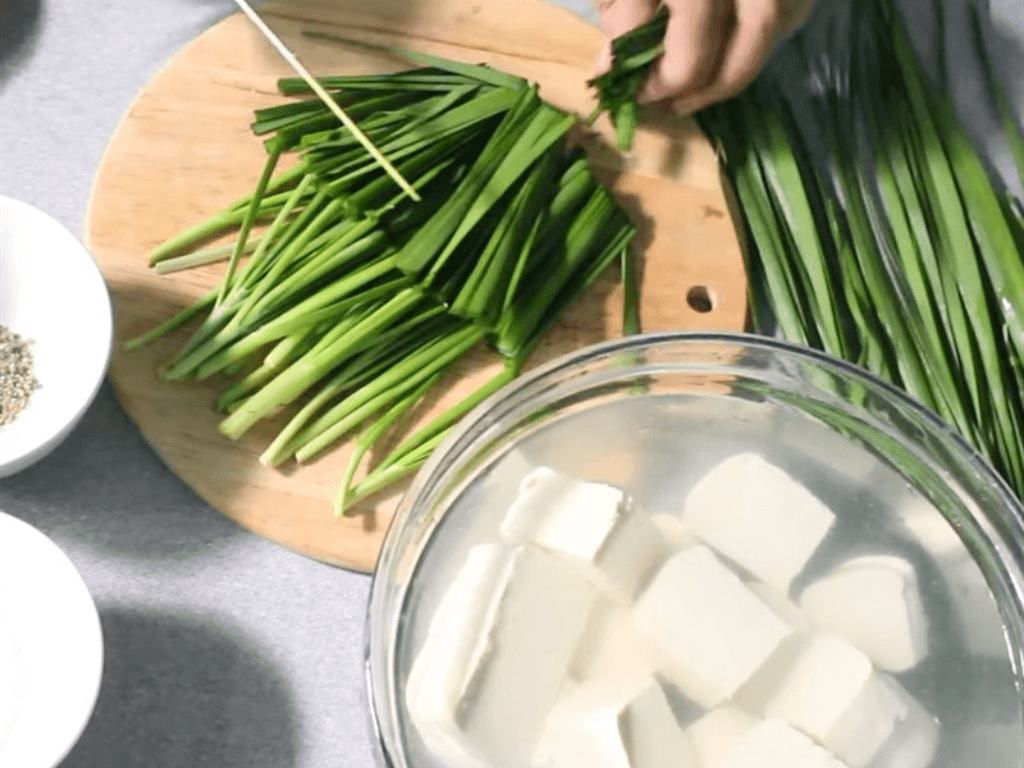 cach-so-che-nguyen-lieu-he-dau-hu-tom-kho