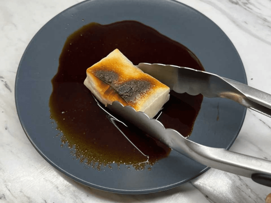 gioi-thieu-ve-banh-gao-nuong-va-suc-hut-cua-no