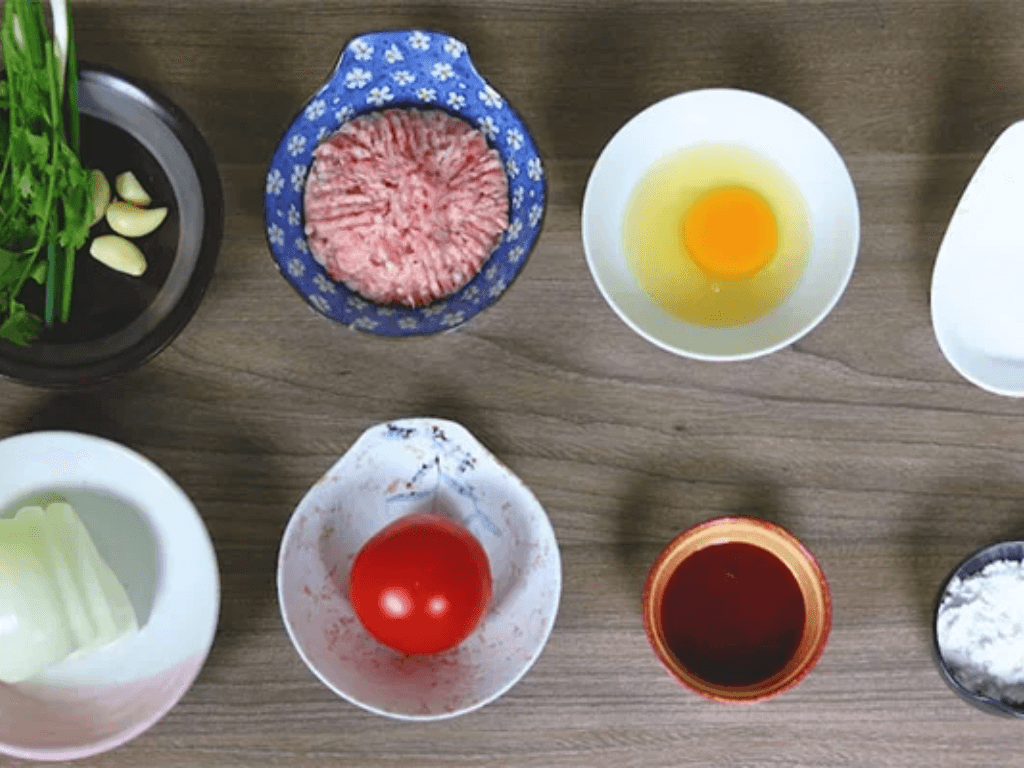 nguyen-lieu-can-chuan-bi-cho-mon-thit-bam-sot-ca-chua