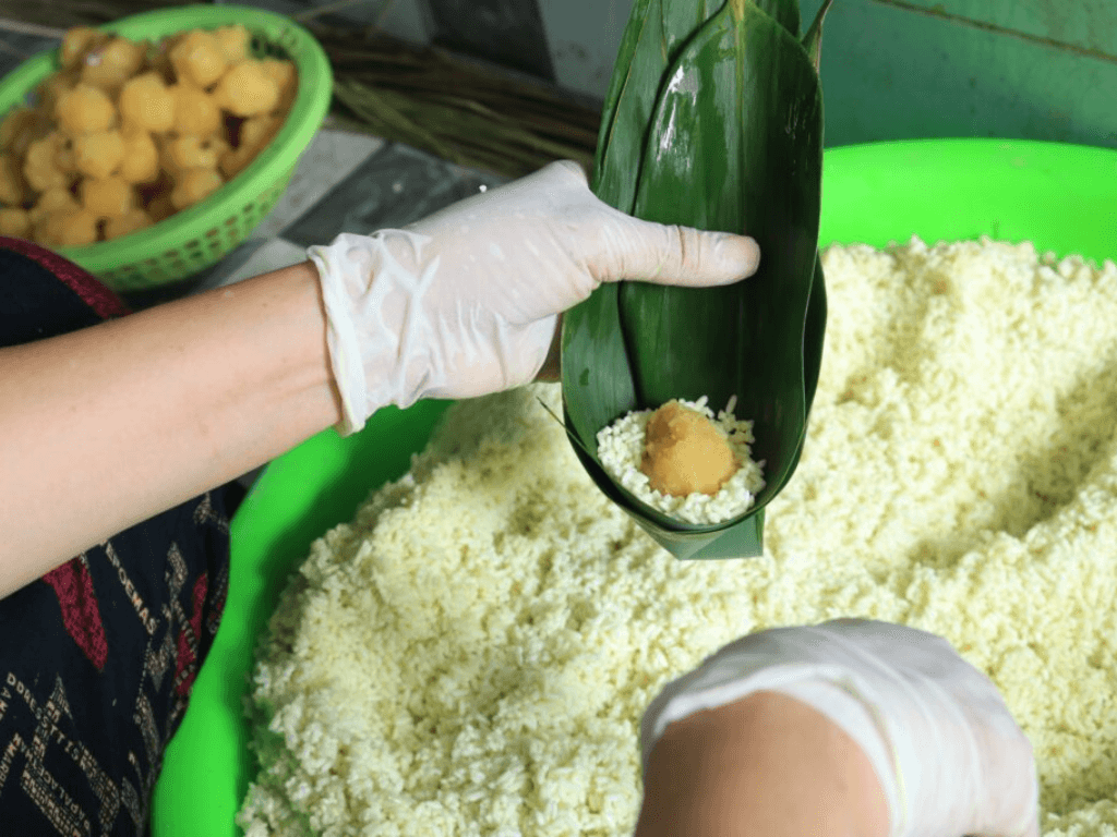 cach-goi-va-nau-banh-u-nhan-thit