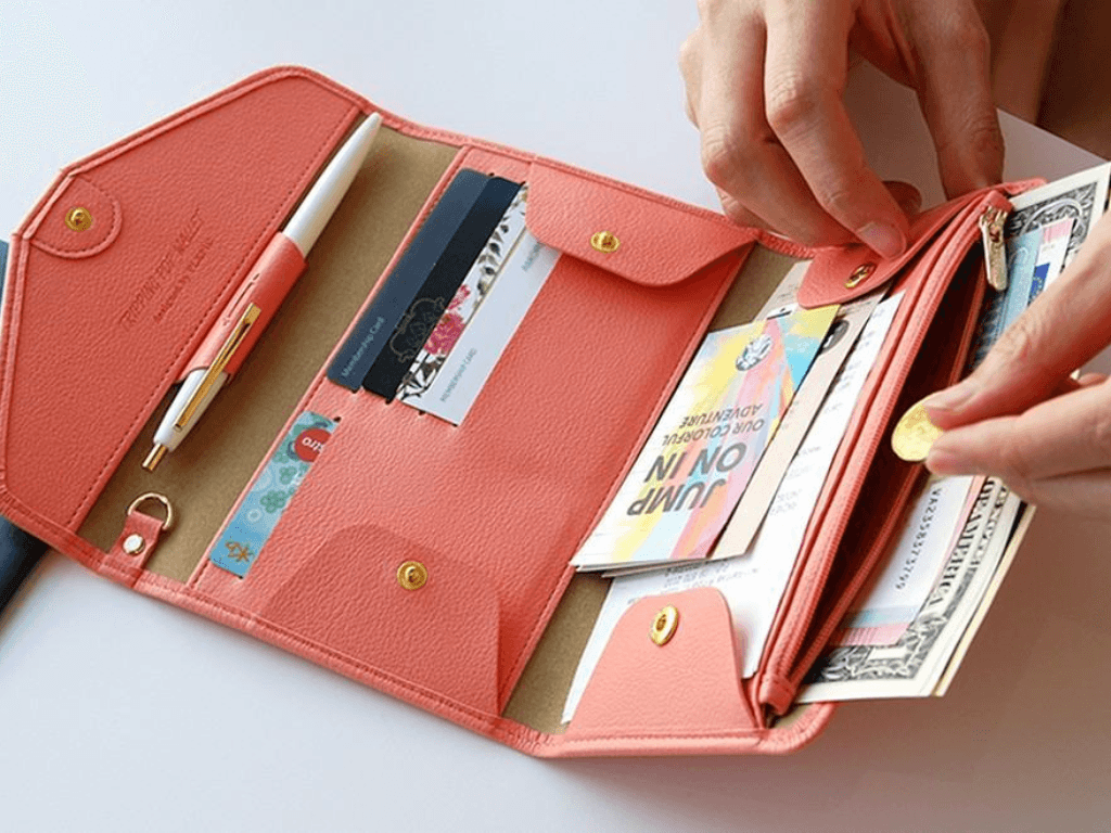 nhung-vat-pham-nen-tranh-trong-vi-cua-nguoi-menh-kim