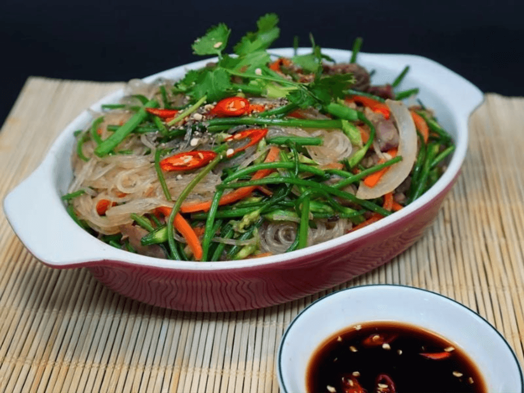 trinh-bay-va-thuong-thuc-mon-mien-xao-long-ga