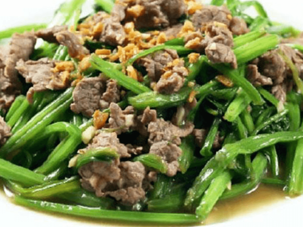 vi-sao-mon-cai-bo-xoi-xao-thit-bo-de-bi-ra-nuoc