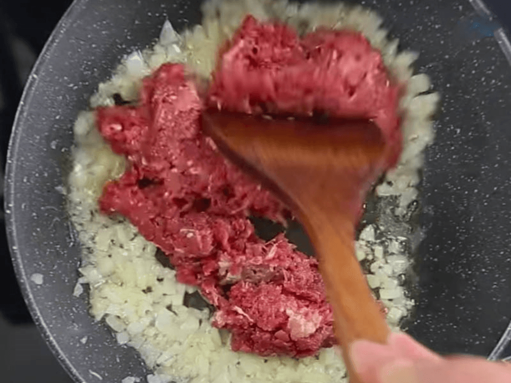 cach-lam-com-bo-bam-sot-trung-long-dao