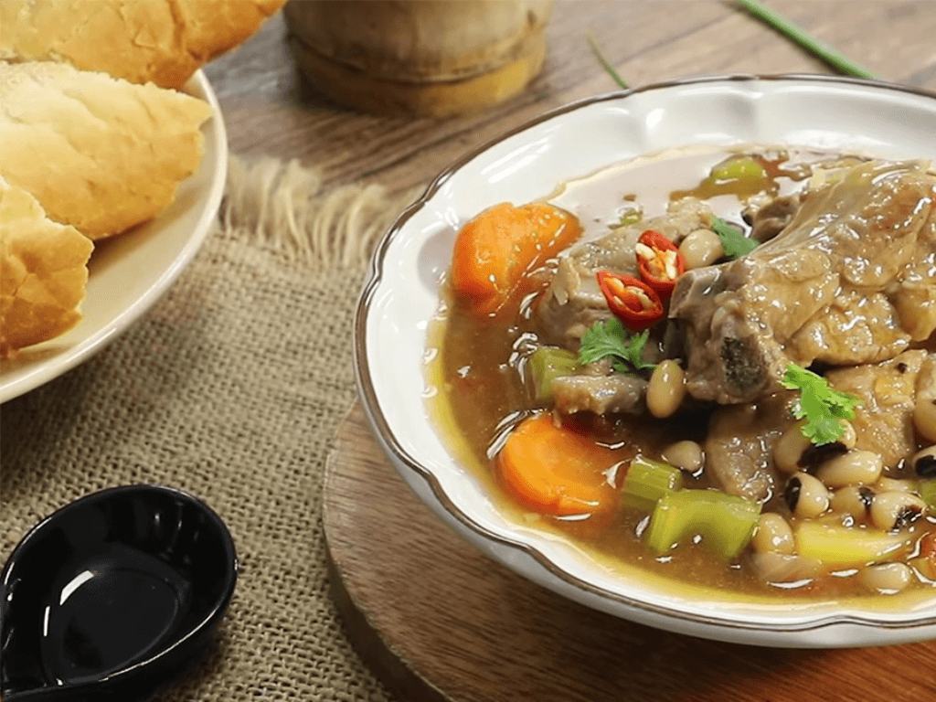 suon-heo-nau-dau-trang-huong-vi-dan-da-kho-quen