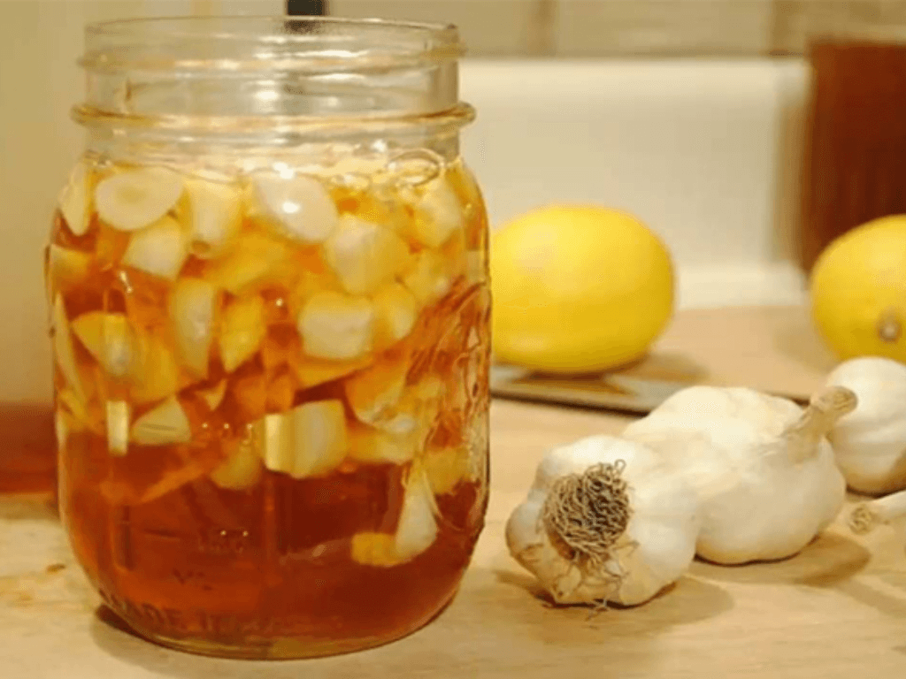 cach-su-dung-ruou-toi-chua-benh-xuong-khop