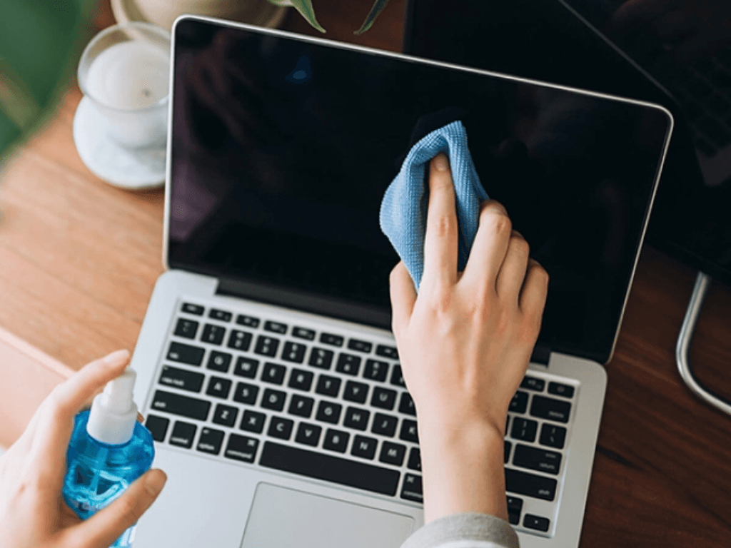 ve-sinh-ben-ngoai-man-hinh-ban-phim-va-vo-may