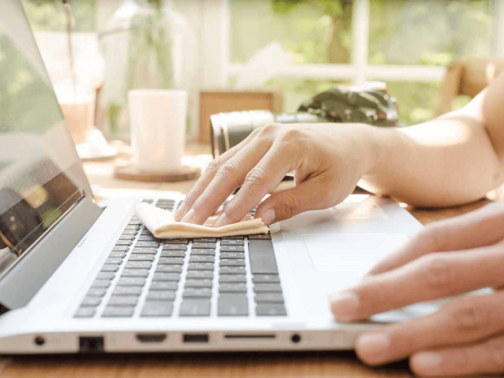 vi-sao-nen-ve-sinh-laptop-dinh-ky