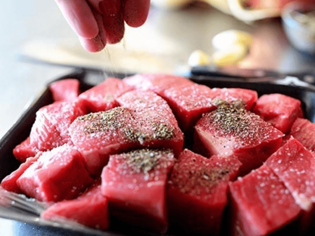 chuan-bi-nguyen-lieu-va-so-che-thit-bo-de-dat-do-mem-chuan-vi