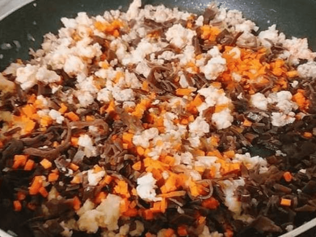 so-che-nguyen-lieu-lam-banh-it-tom-thit