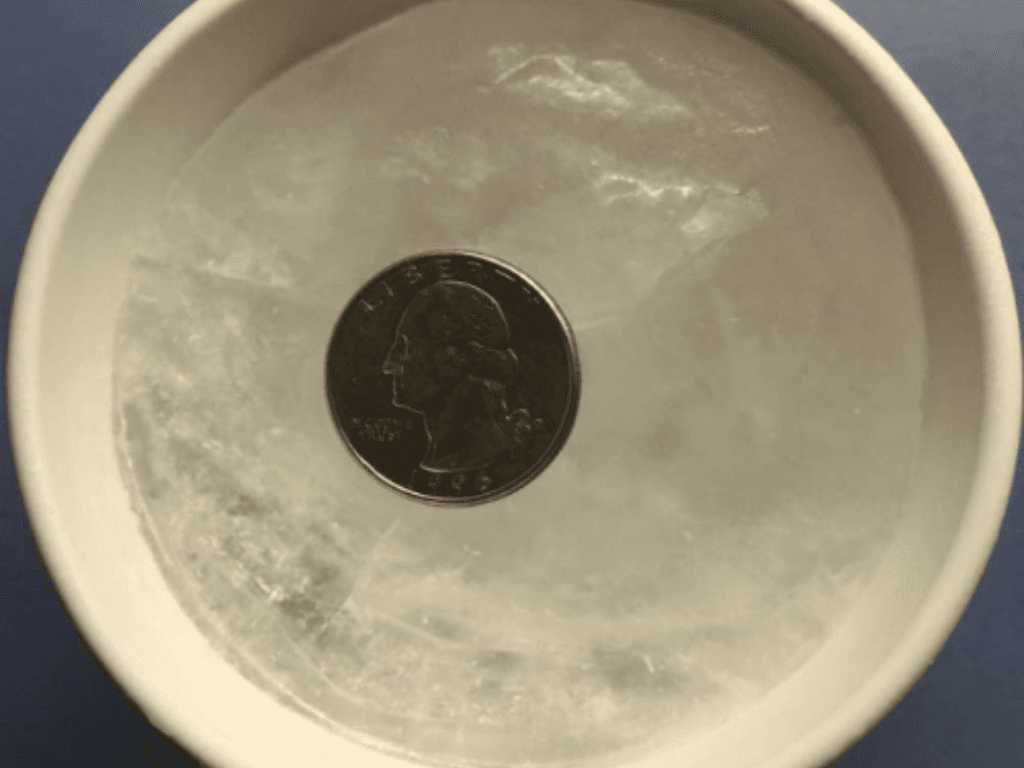 cach-thuc-hien-meo-de-dong-xu-trong-tu-lanh-don-gian