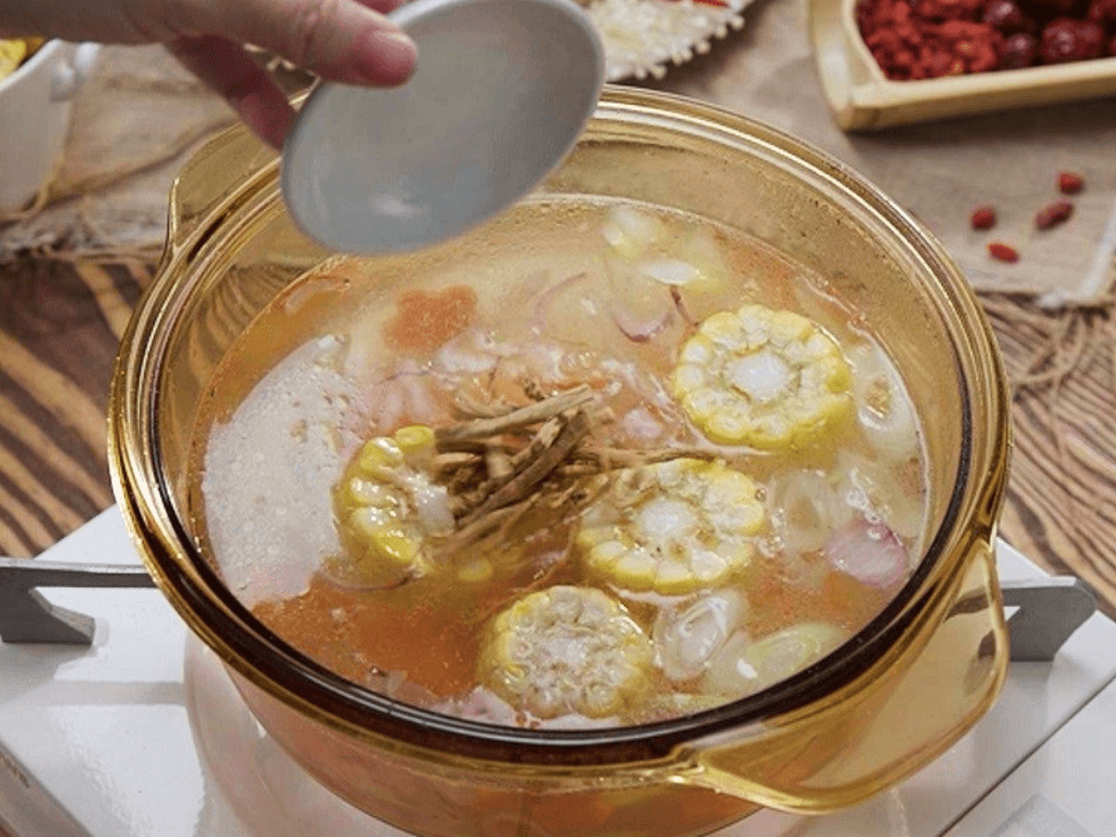 nau-nuoc-lau-va-che-bien-mon