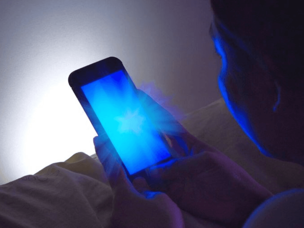 tim-hieu-tac-hai-cua-anh-sang-xanh