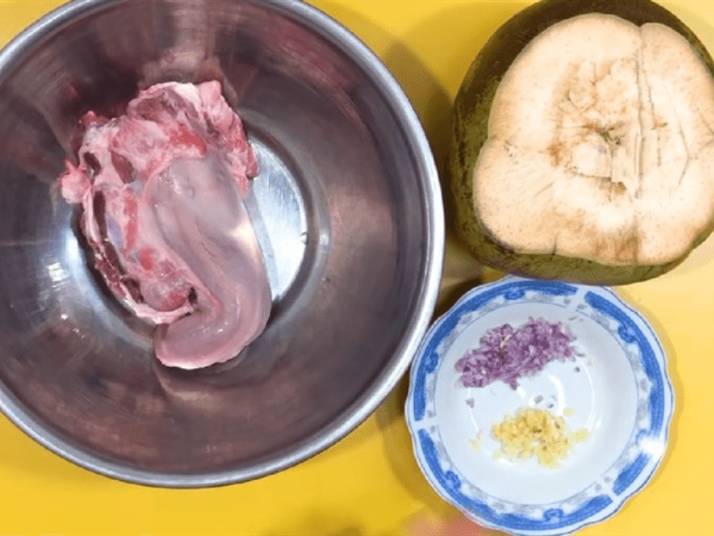 nguyen-lieu-can-chuan-bi-cho-mon-luoi-heo-khia-nuoc-dua