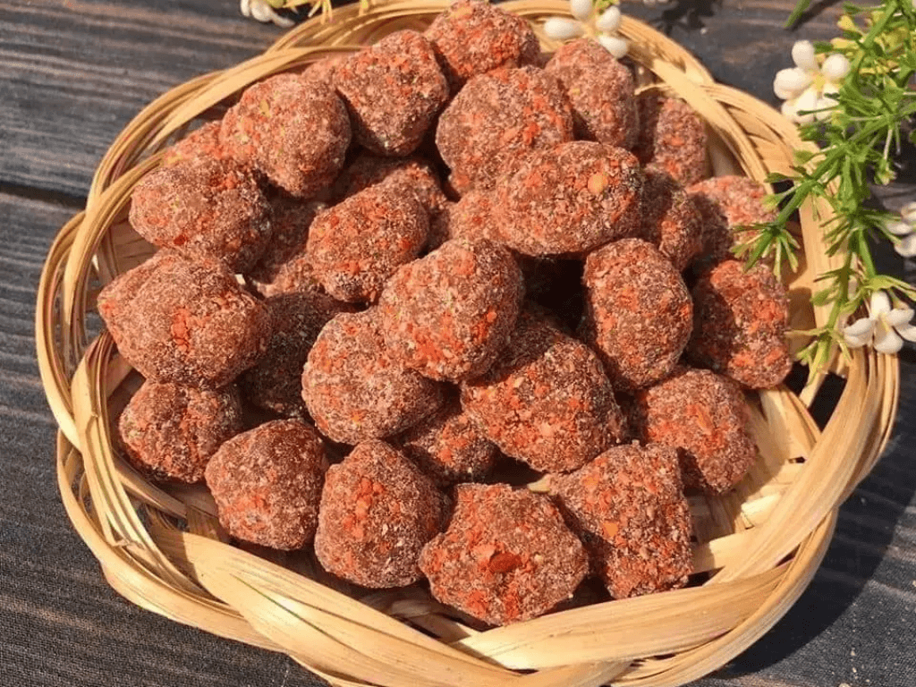 mut-me-ngao-duong-tinh-hoa-trong-mam-keo-tet