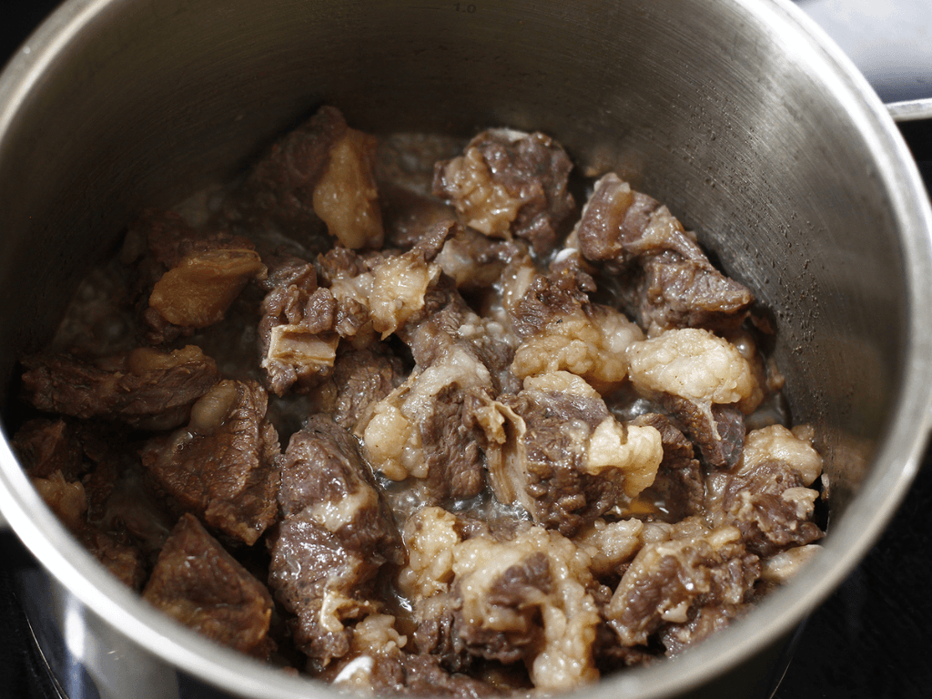 cac-buoc-nau-dua-chua-voi-thit-bo-chuan-vi-bac