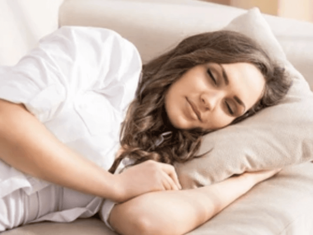 meo-ho-tro-nam-ngu-nghieng-ben-nao-tot-nhat-va-bao-ve-cot-song