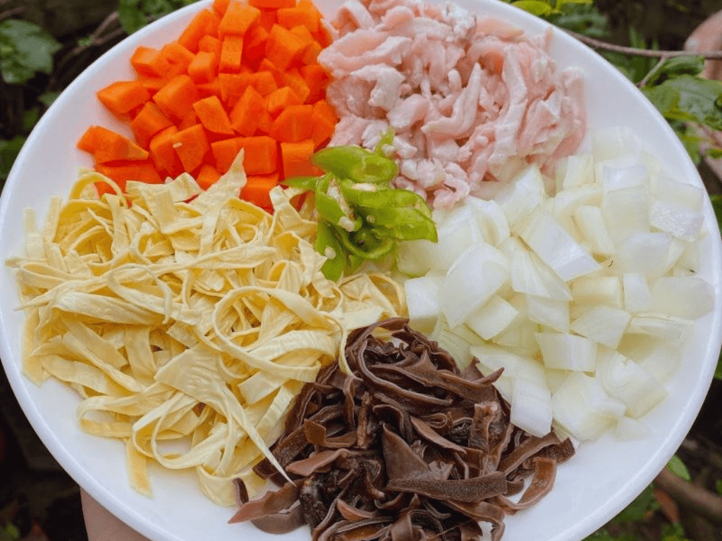 so-che-bun-gao-lut-va-topping-di-kem