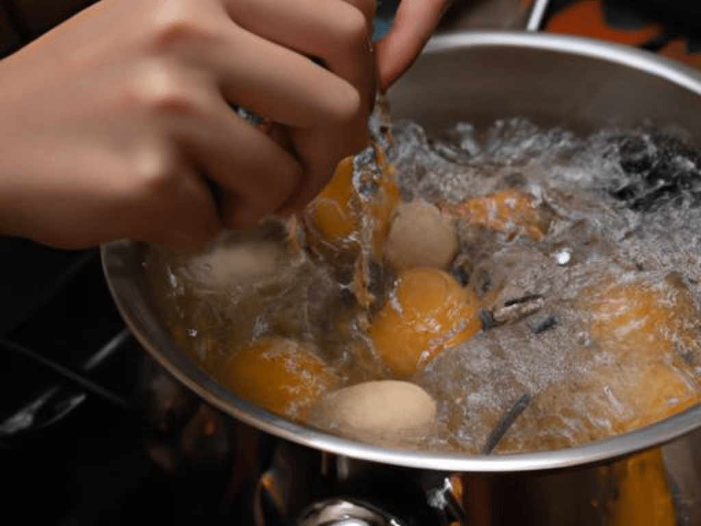 nem-nem-va-ket-hop-trung-vao-chao