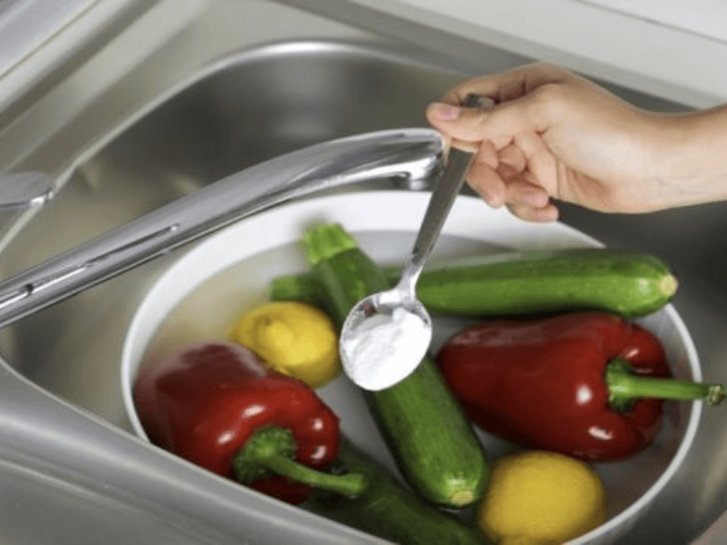 cach-rua-hoa-qua-bang-baking-soda-tung-buoc