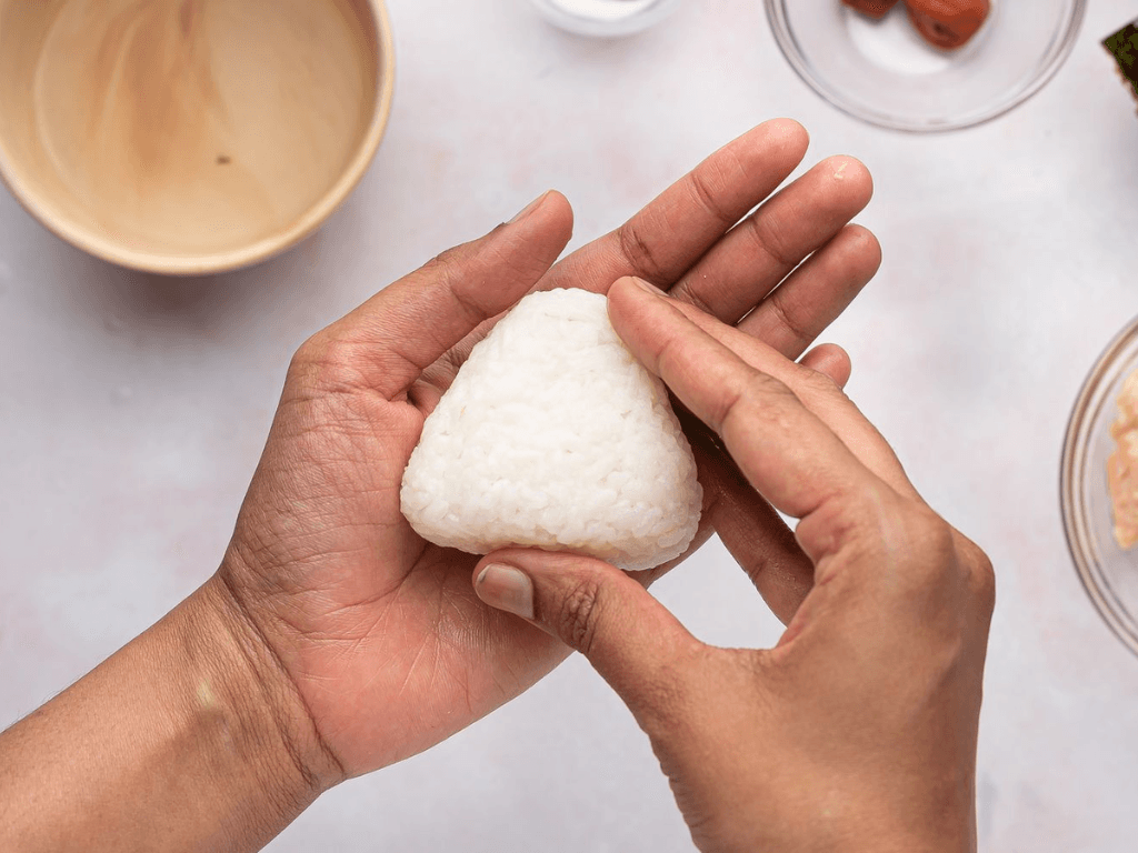 tao-hinh-com-nam-tam-giac-dung-chuan