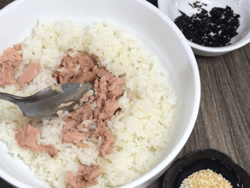 nau-com-va-chuan-bi-nhan-ca-ngu-mayo