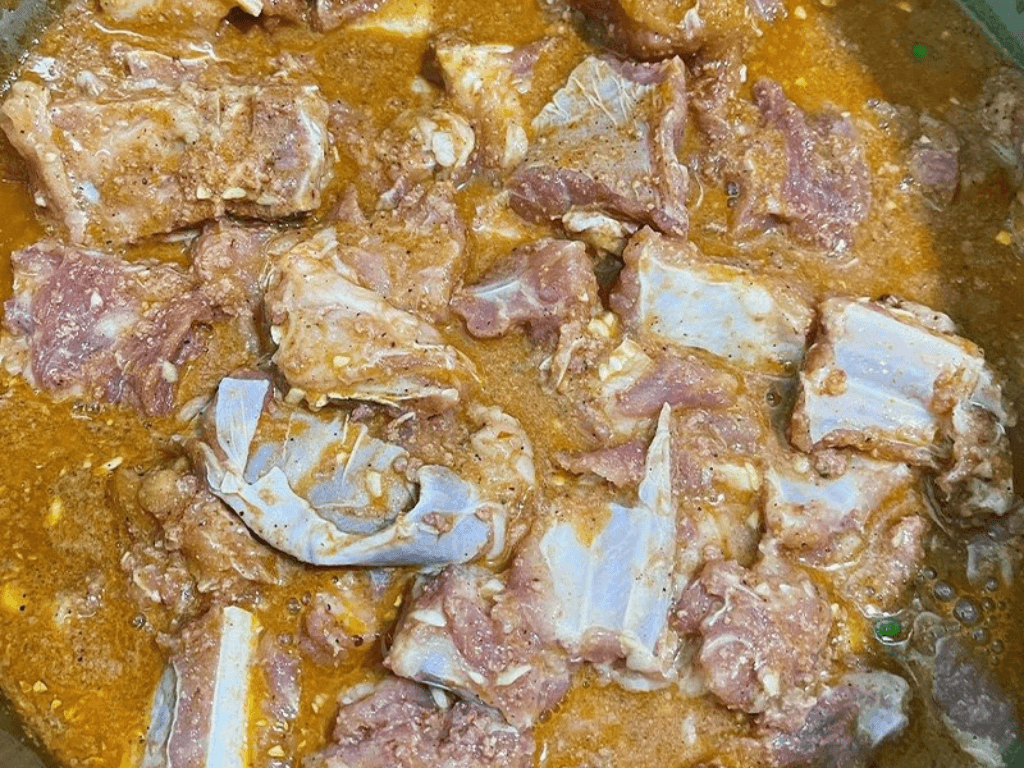 quy-trinh-che-bien-mon-suon-nau-pate