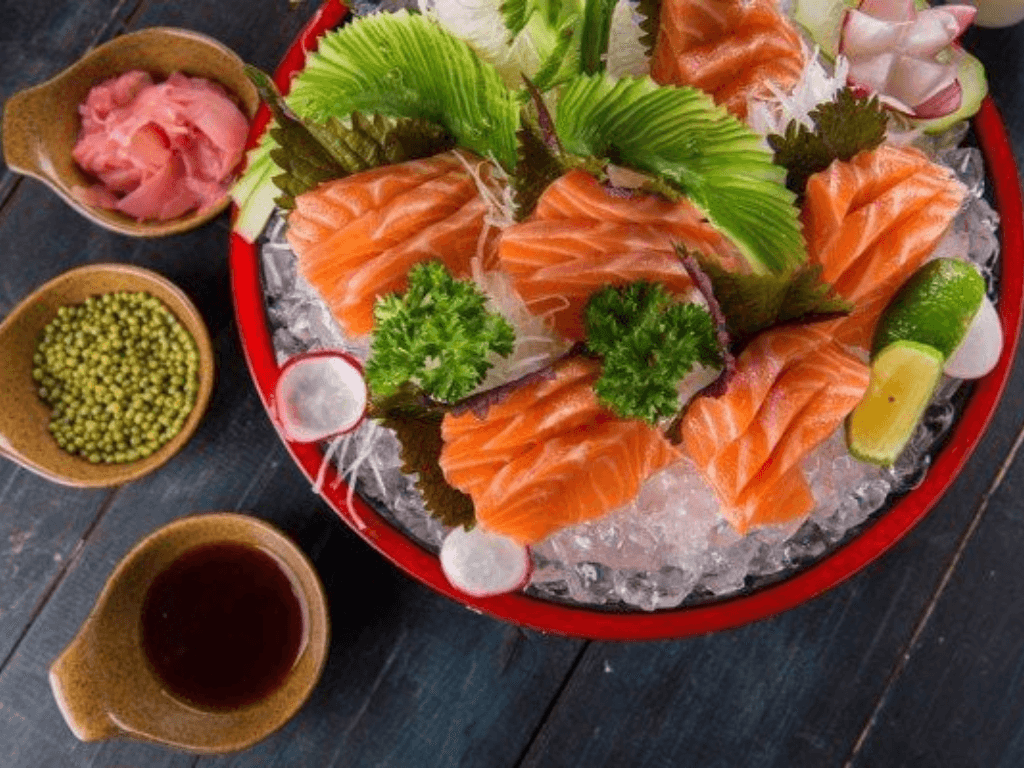 trinh-bay-sashimi-ca-hoi-dep-mat-nhu-dau-bep-5-sao