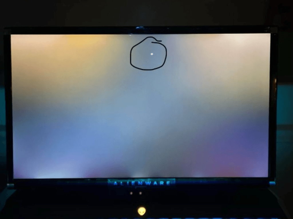 nguyen-nhan-khien-man-hinh-laptop-xuat-hien-dom-sang