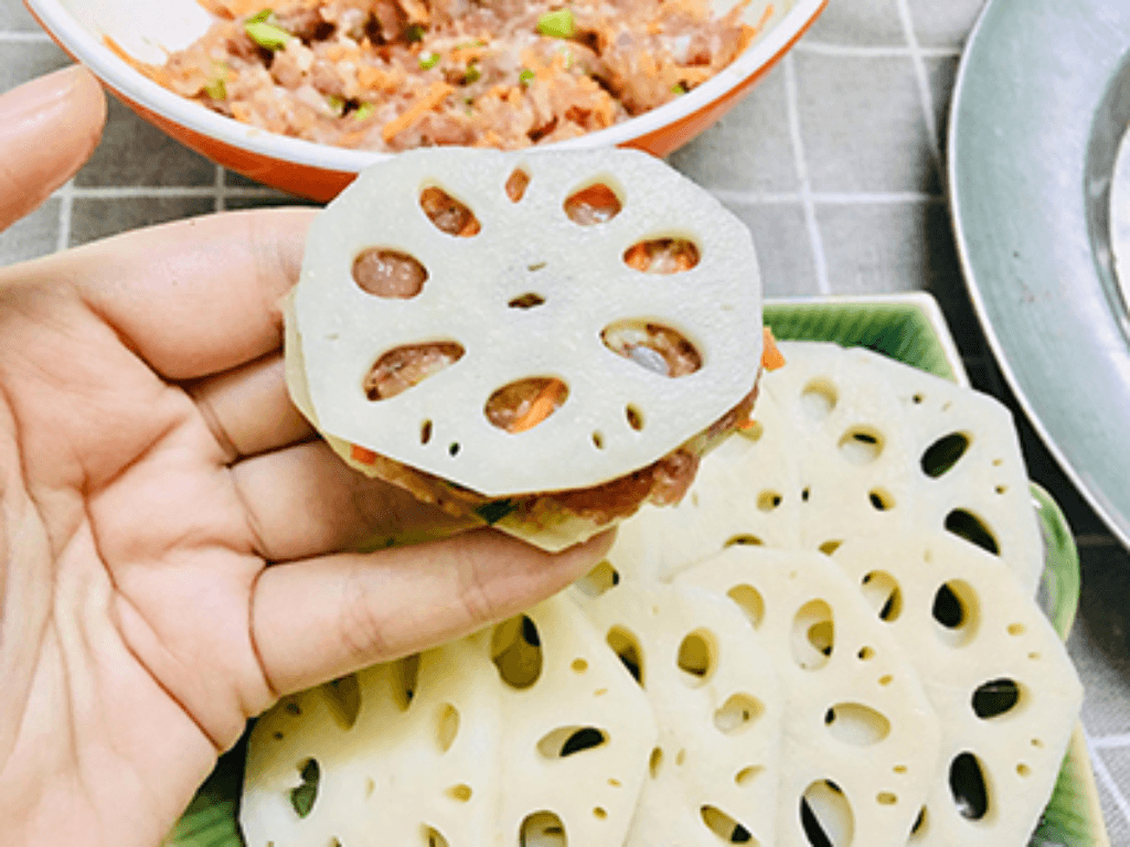 chuan-bi-va-kep-cu-sen-voi-thit