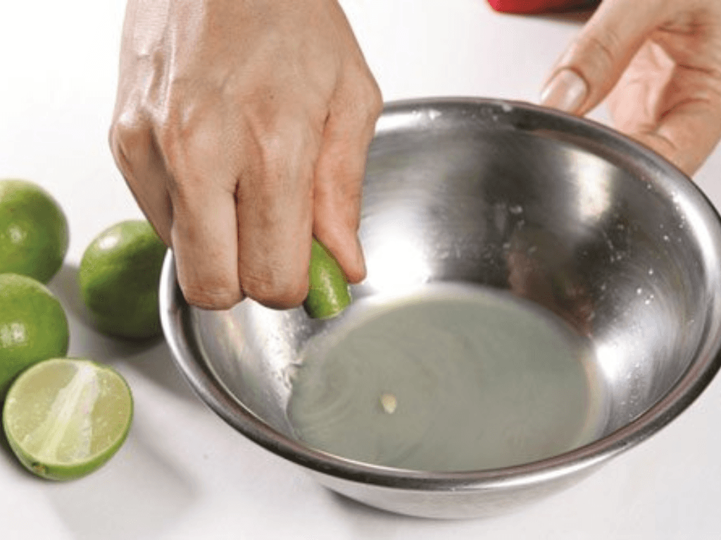 cac-buoc-pha-che-nuoc-chanh-sa-hat-chia-danh-tan-cai-nong