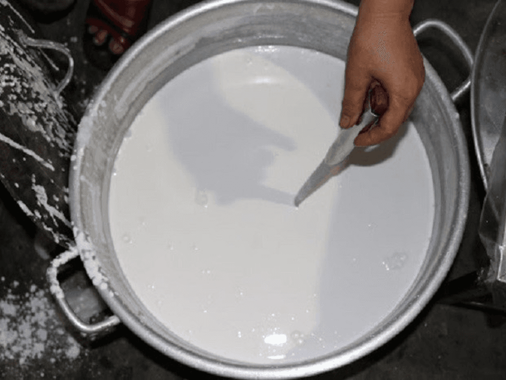 lam-phan-bot-banh-duc-mem-min-deo-ngon