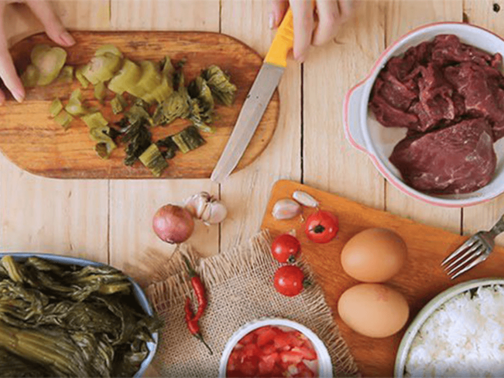 nguyen-lieu-chuan-bi-cho-mon-com-rang-dua-bo-ngon-chuan-vi