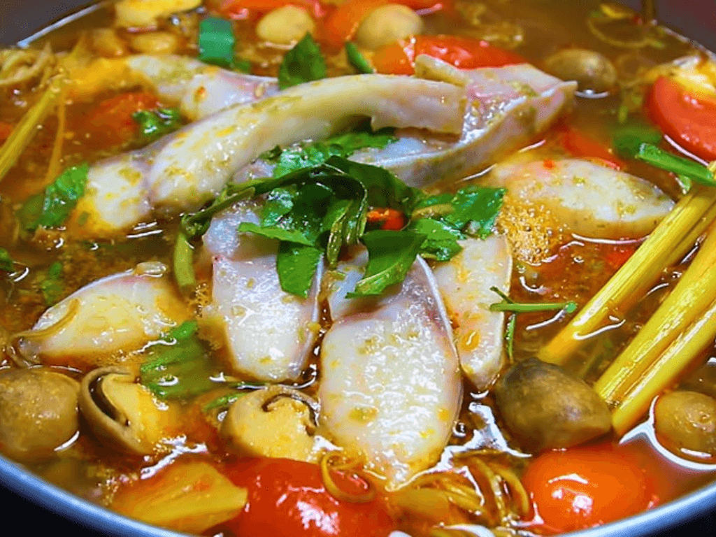 cach-nau-nuoc-lau-ca-bop-mang-chua-chuan-vi