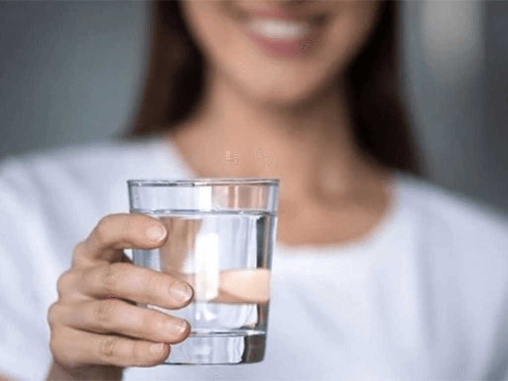 loi-ich-cua-viec-uong-nuoc-truoc-khi-di-ngu