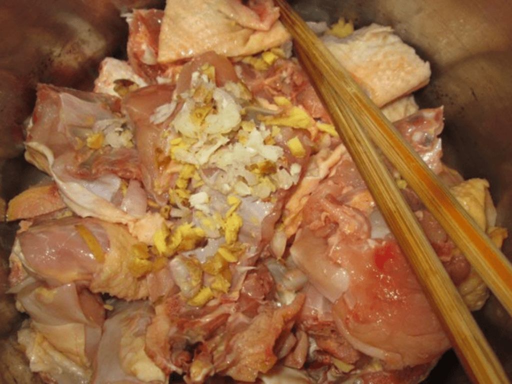 cach-uop-thit-ga-voi-me-chuan-vi-bac