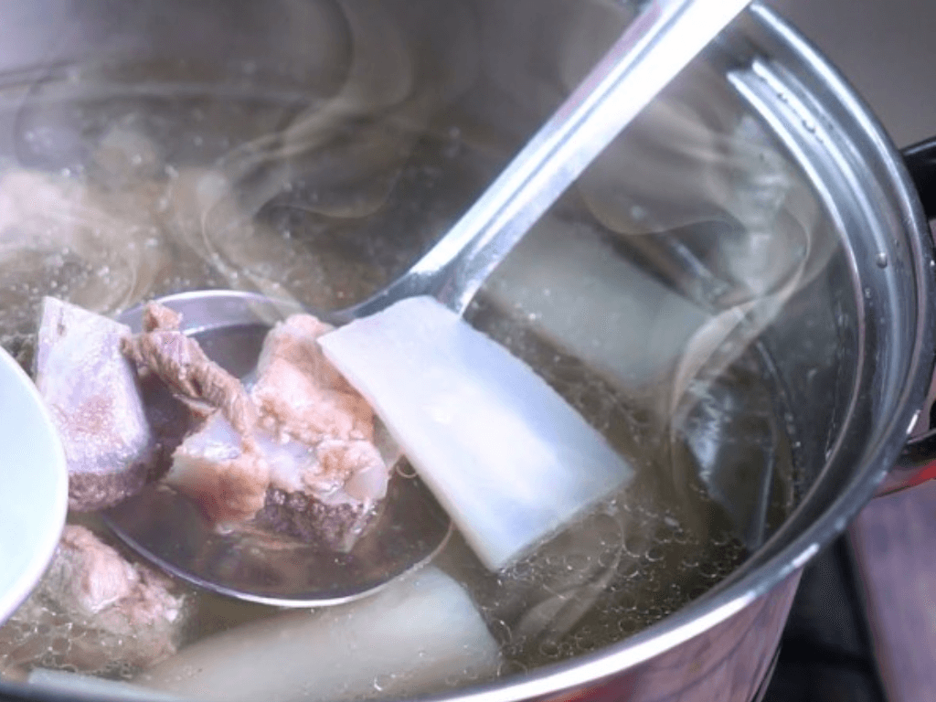 bi-quyet-nau-nuoc-dung-trong-veo-ma-ngot-thanh