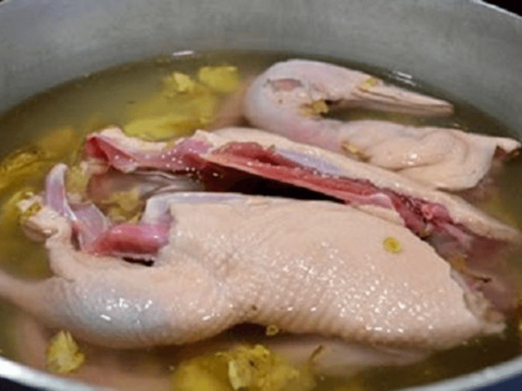 vi-sao-luoc-ngan-hay-bi-nut-da-chin-khong-deu