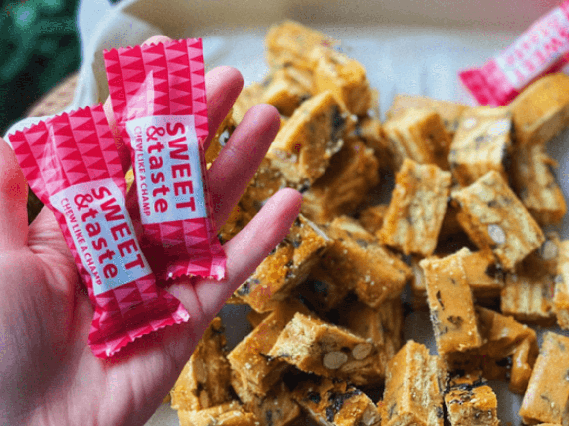 cach-thuong-thuc-va-bao-quan-banh-bong-tuyet-duoc-lau