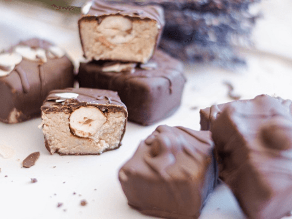 y-nghia-cua-keo-socola-nhan-hat